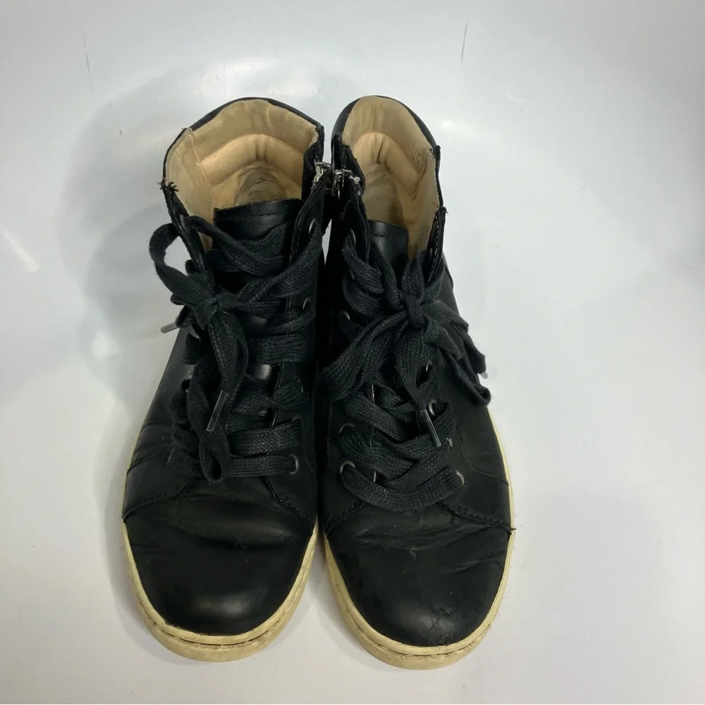 UGG Gradie‎ black leather high top sneakers women’s size 7.5 casual timeless
